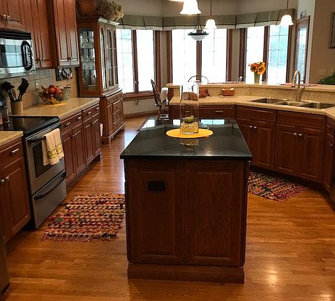 Kitchen & Breakfast Area