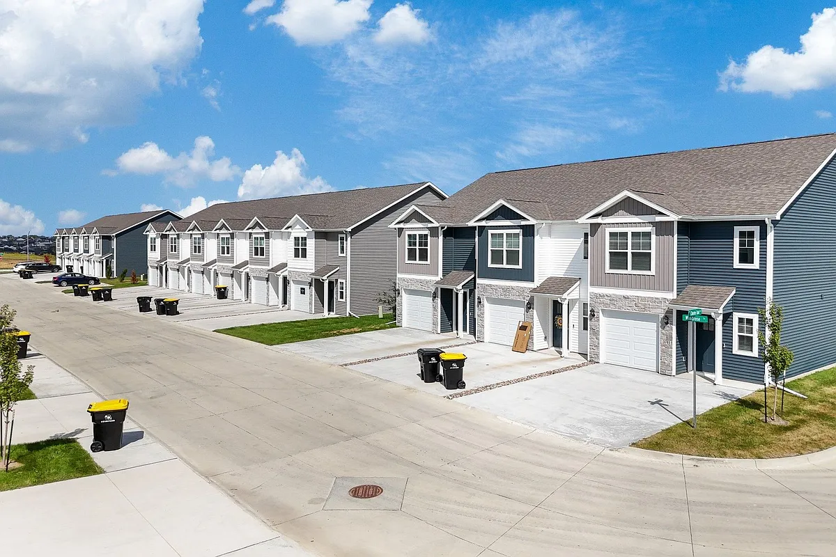 Building Photo - Painted Woods Villas