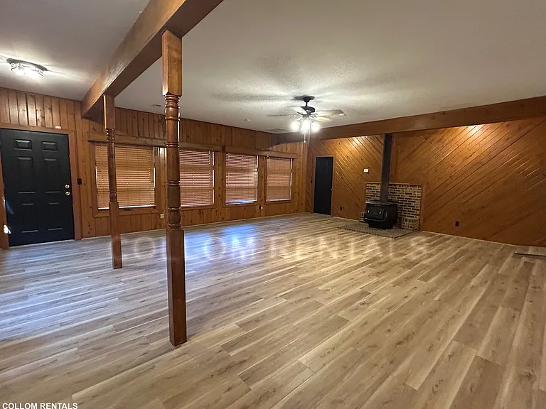 910 Moore Ave — Photo 6