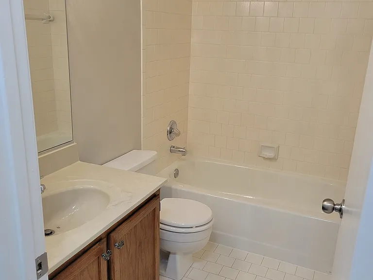 1117 Castle Harbour Way #3C — Photo 6