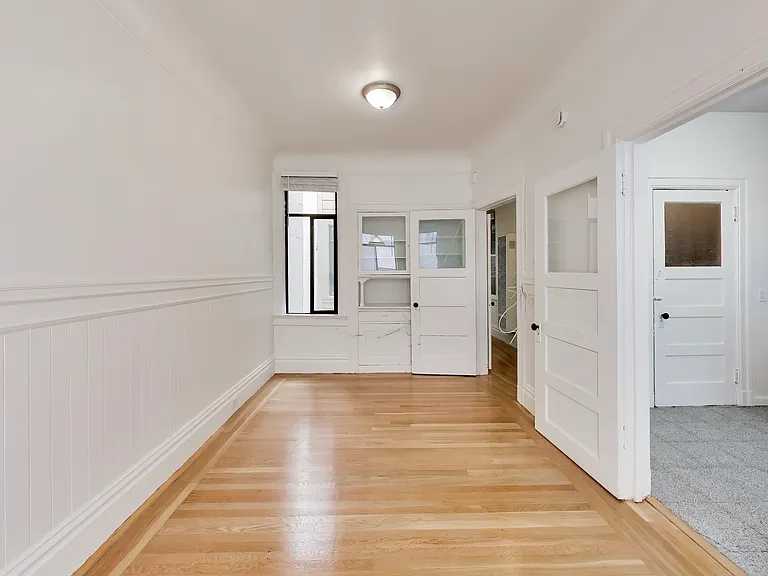 1558 Stockton St — Photo 4