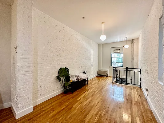 Rented by eRealty Advisors USA Inc | media 24