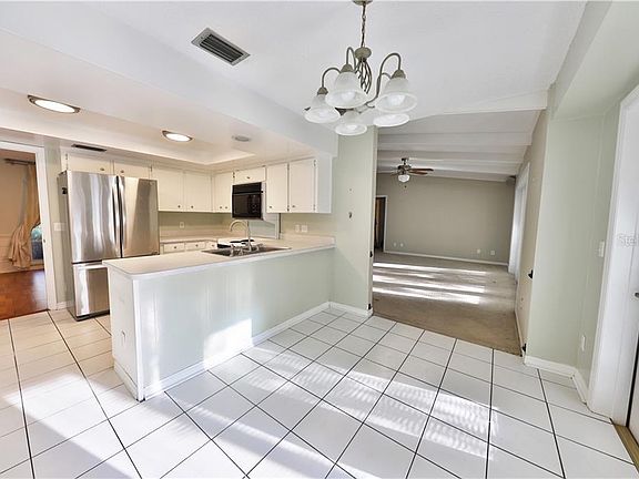 4th image of 119 Crestwood Dr