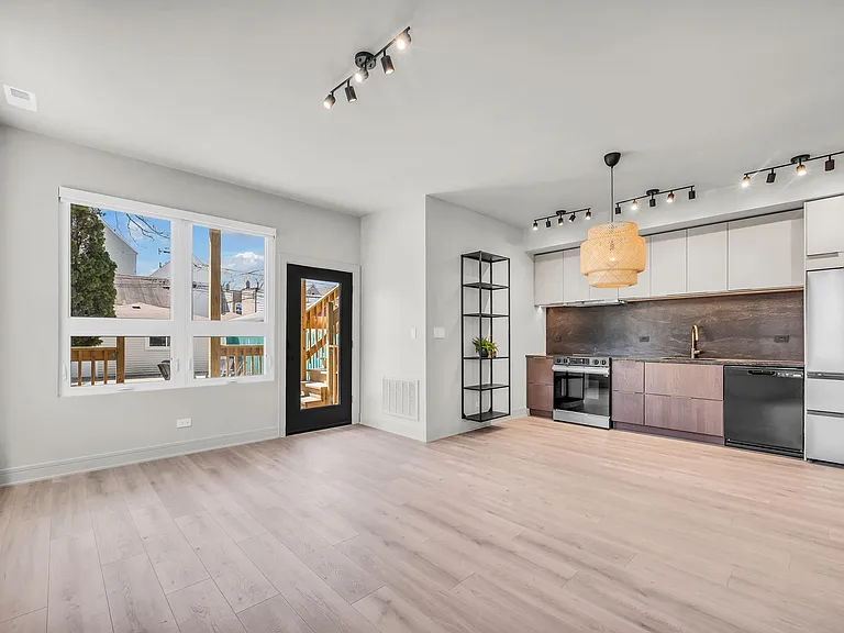 3701 W Dickens Ave #1 — Photo 3