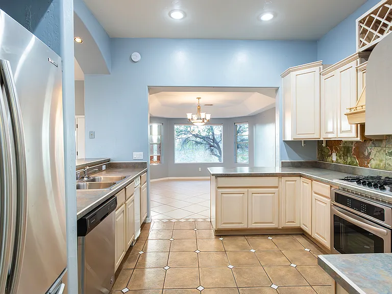 414 Bury Ct — Photo 28