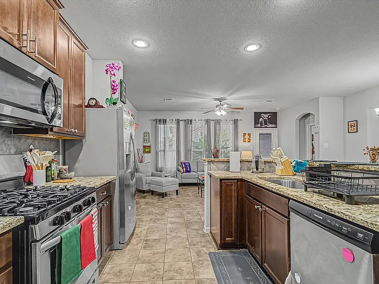 16534 Twinwalker Dr — Photo 7
