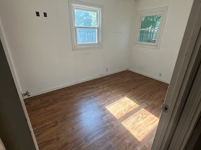 1309 Springland Ave — Photo 5