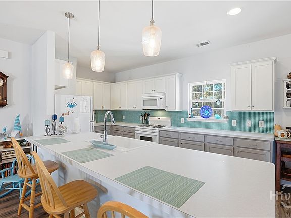 5th image of 613 Leaning Oaks Drive