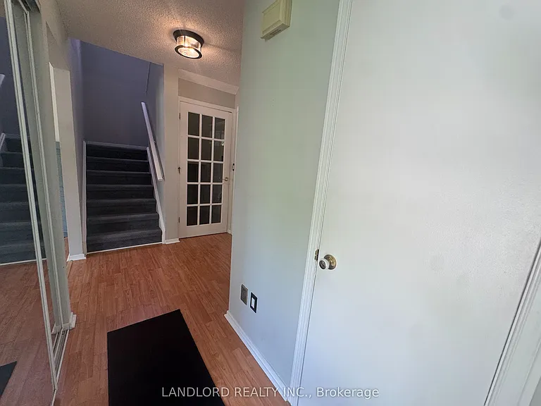 833 Laurier Ave — Photo 41