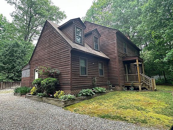 3rd image of 1204 Huntersdell Pl