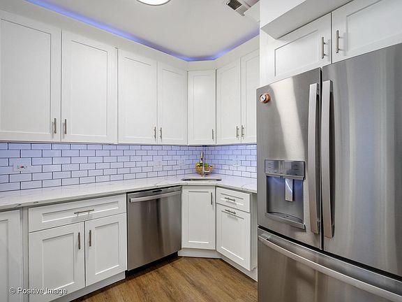 3rd image of 3312 N Southport Ave #1