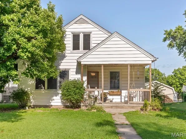 612 Locust St, Red Bud, IL 62278