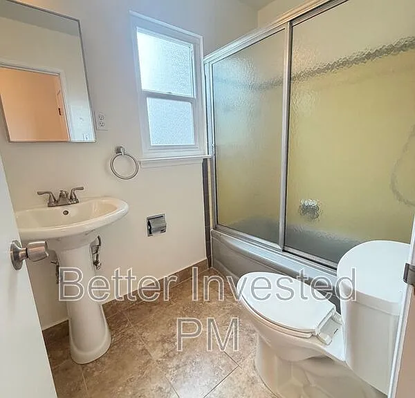 2400 39th Ave #4 — Photo 6