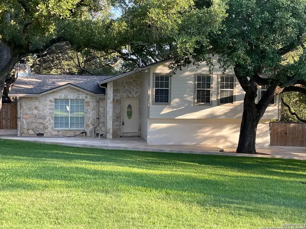 8630 INDIAN HILLS LN, Boerne, TX 78006