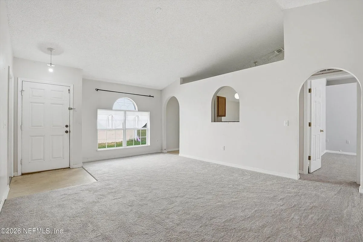 3 bed, 2.0 bath, 1300 sqft, $1,750 — Photo 2