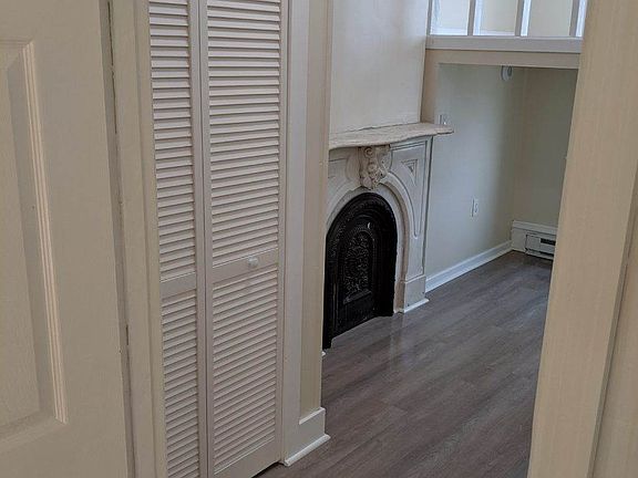 4th image of 916 Jacob St Unit 2