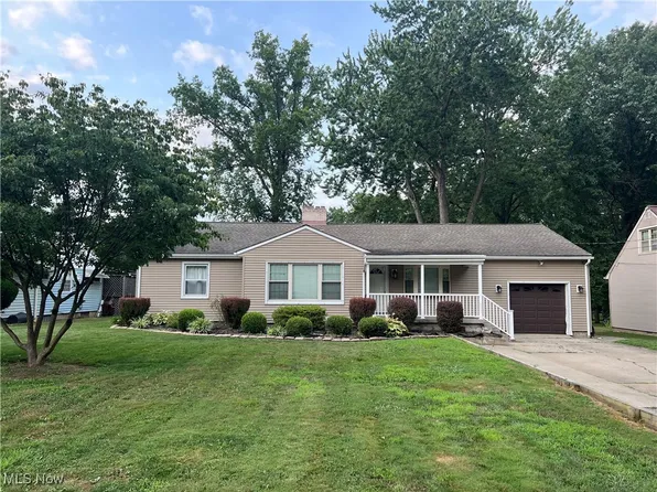 3525 Surrey Rd SE, Warren, OH 44484