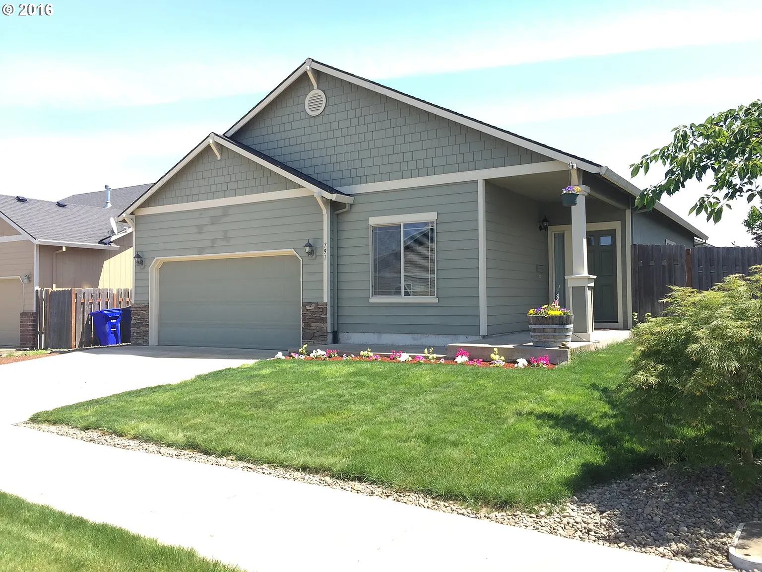 791 Mary Dr photo 1