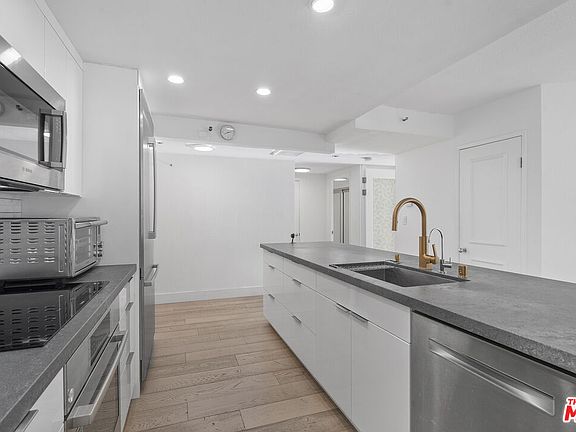 5th image of 600 W 9th St APT 1214