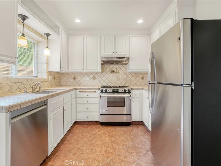 6318 Nagle Ave — Photo 5