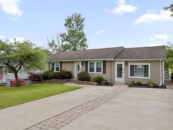 1147 Arnold Dr, Endicott, NY 13760