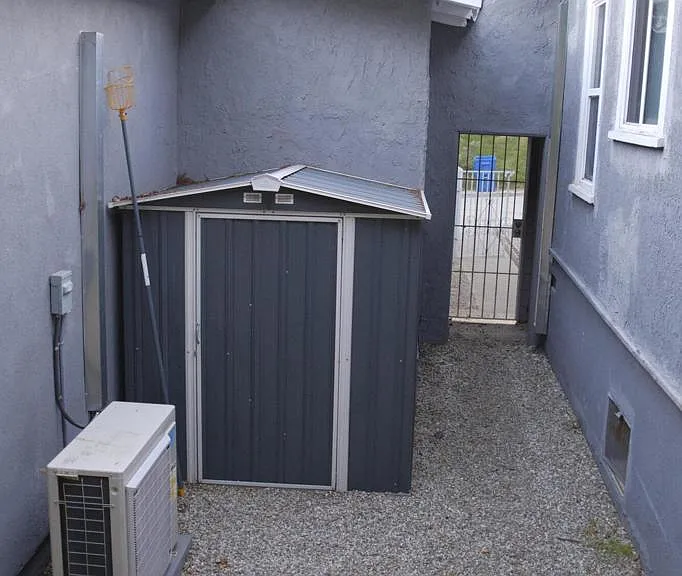 447 James St — Photo 24