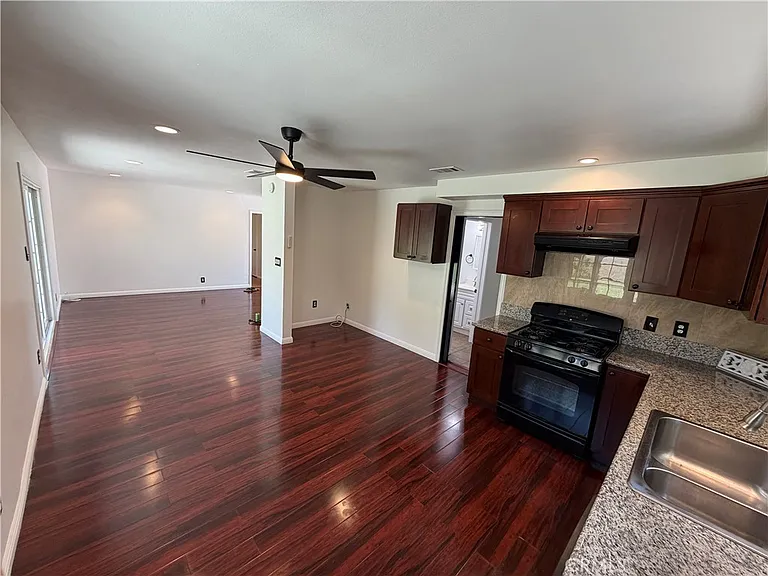 12291 Hampton Ave — Photo 5