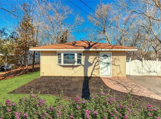 119 Riverside Ave, Mastic Beach, NY 11951