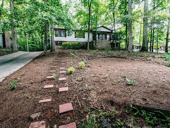 4th image of 552 Hidden Hills Ct