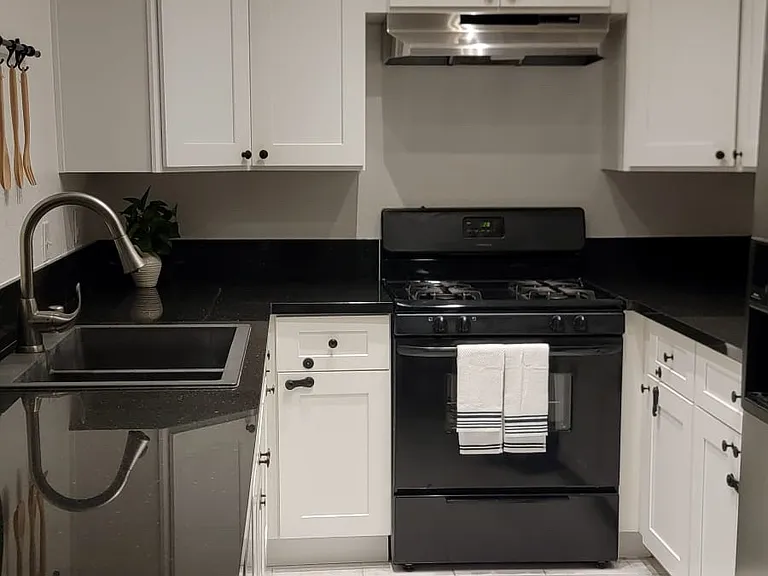 606 Parkview Dr — Photo 3