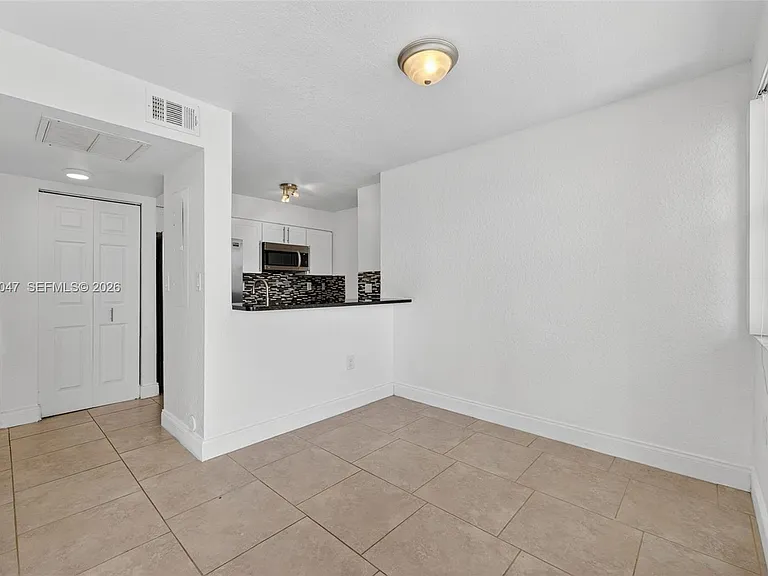 2841 N Oakland Forest Dr #110 — Photo 8