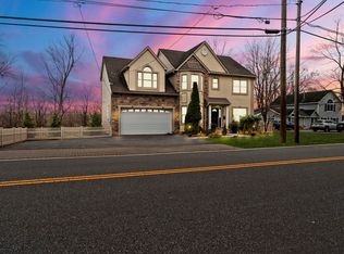 24 Lincoln Park Rd, Pequannock, NJ 07440