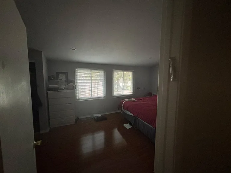 5647 Winnetka Ave — Photo 4