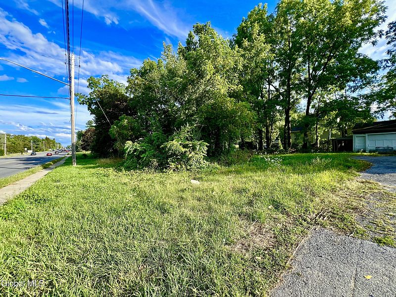 3rd image of 2808 Troy Schenectady Road
