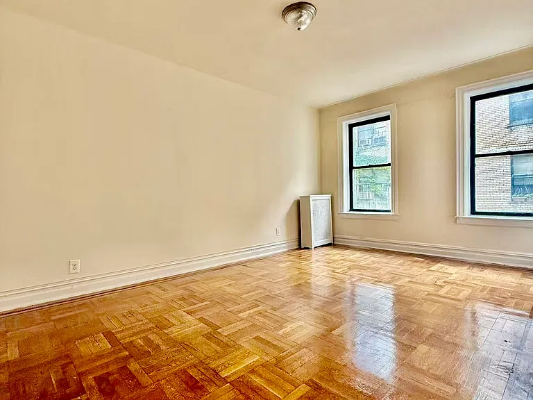 1402 W 4th St #D16 — Photo 7