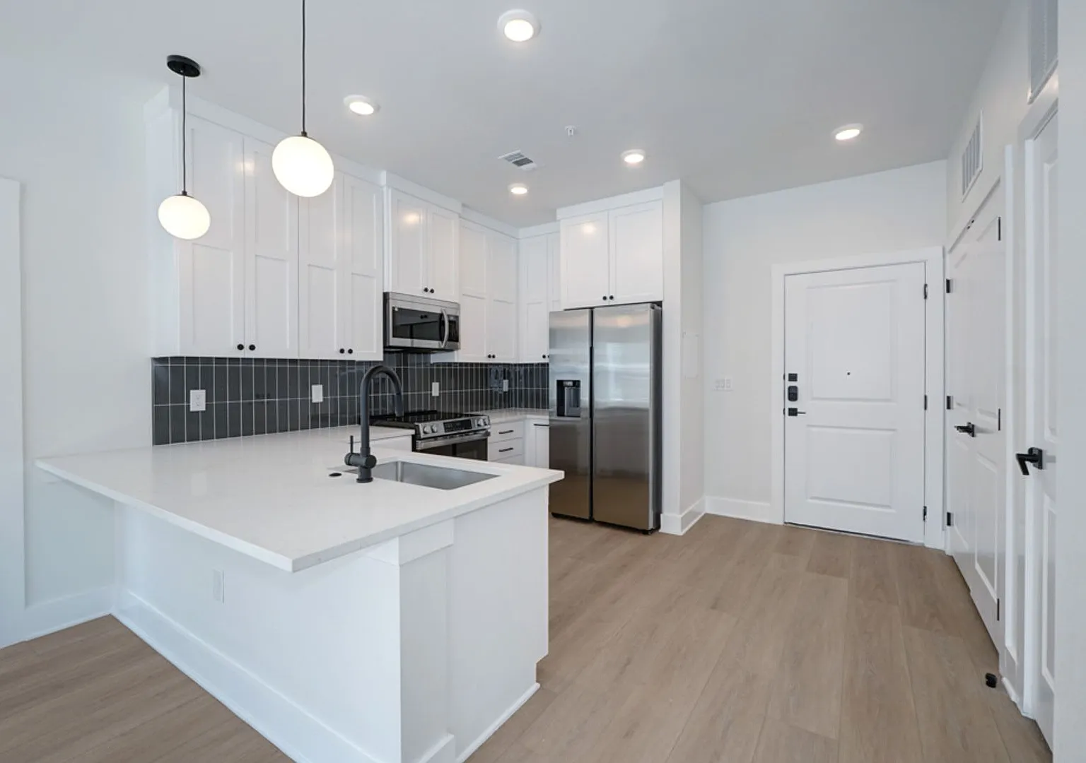 High-End New Construction Condo Walk to UT! — Photo 4