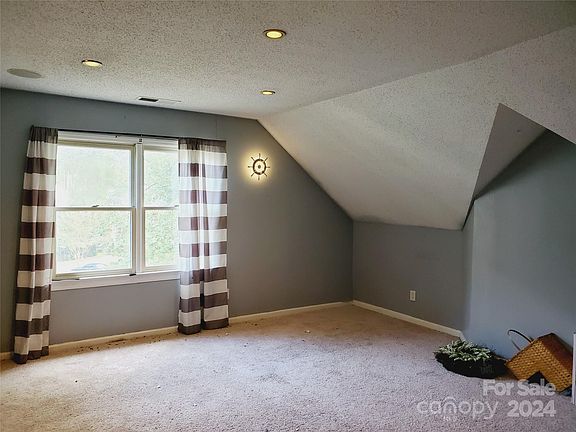 2nd image of 4905 Benthaven Ln #321