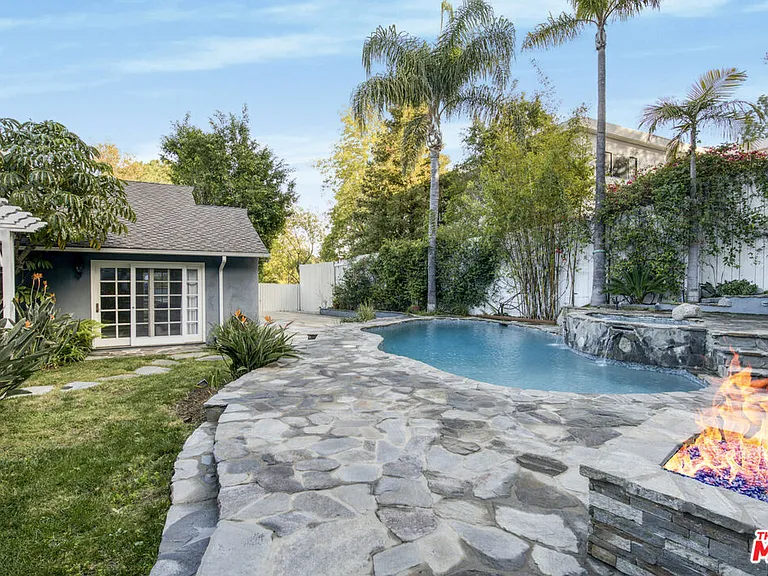 3690 Crownridge Dr — Photo 10