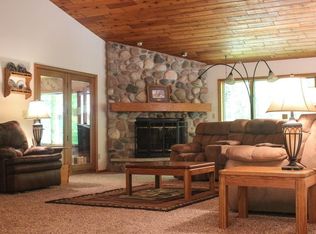 S44W22053 Sunridge Dr, Waukesha, WI 53189