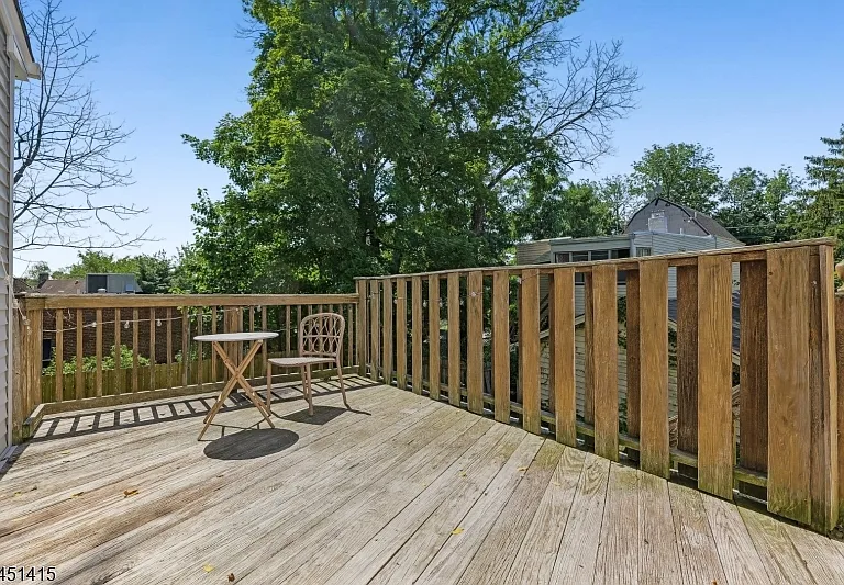 32 Locust Ave — Photo 23