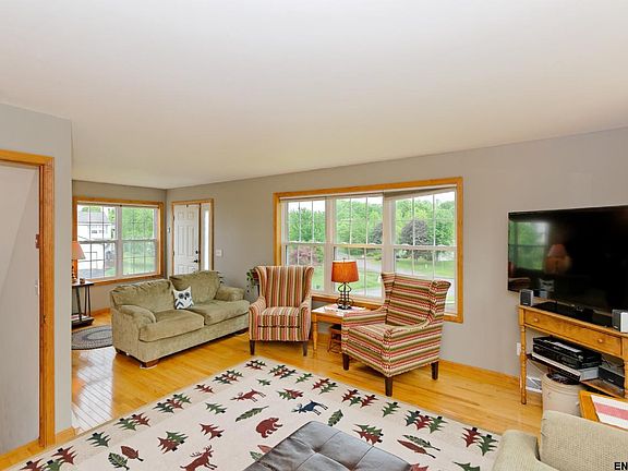 2nd image of 2 Riverboat Ln