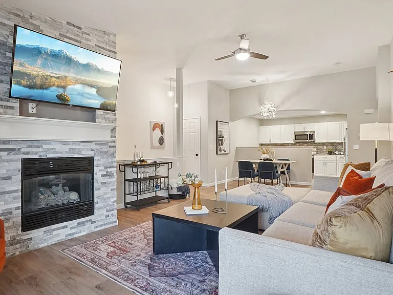 4271 Blackhawk Cir #2C — Photo 4