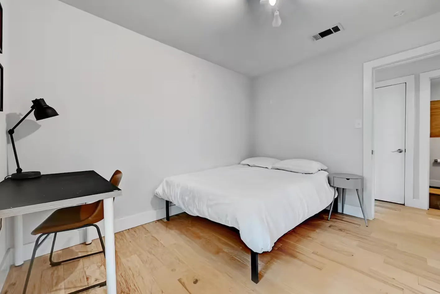 3 bed, 1039 sqft, $3,300 — Photo 2