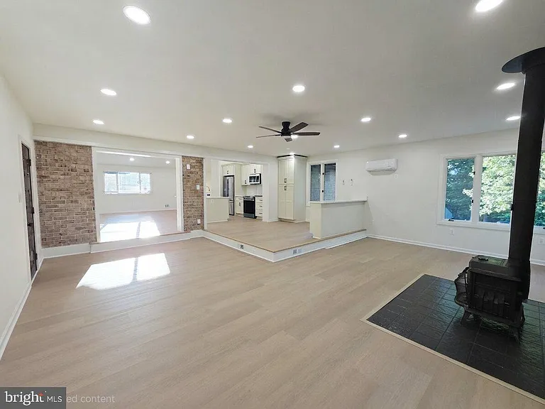 10027 W Constable Ct — Photo 8