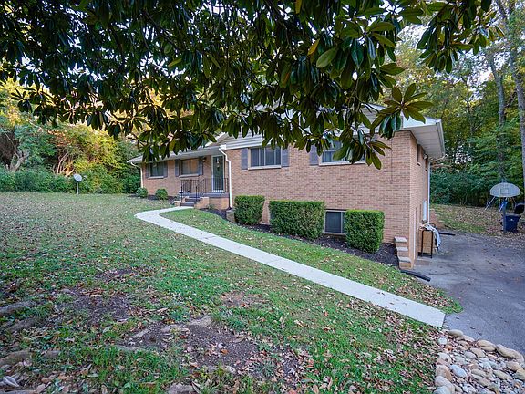 5th image of 2204 Martha Berry Dr