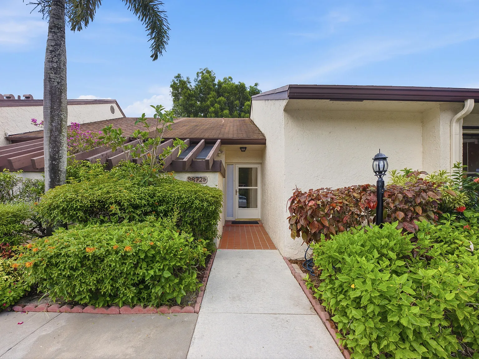 2 bed, 2.0 bath, 1327 sqft, $2,200 — Photo 1