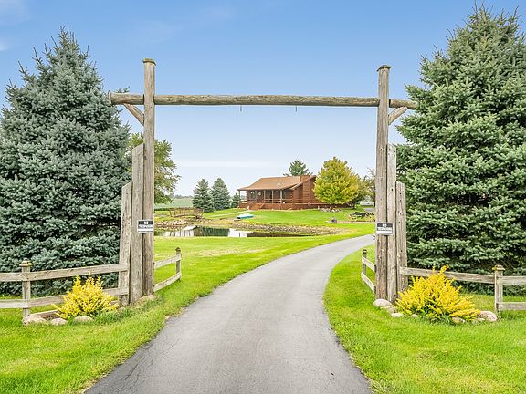 ~Inviting Archway welcomes you in.