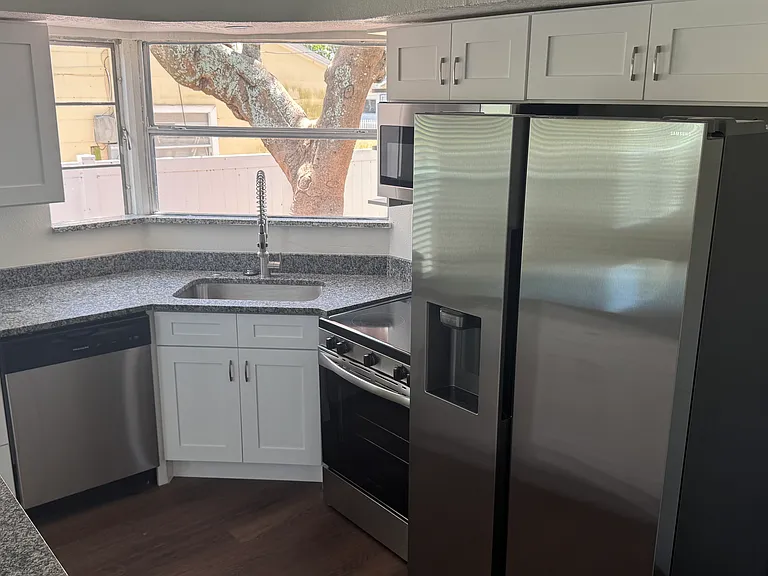 2223 W Harbor Dr S — Photo 4