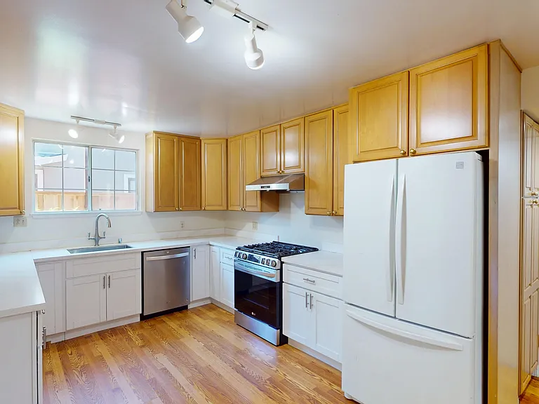 796 Clara Dr — Photo 6