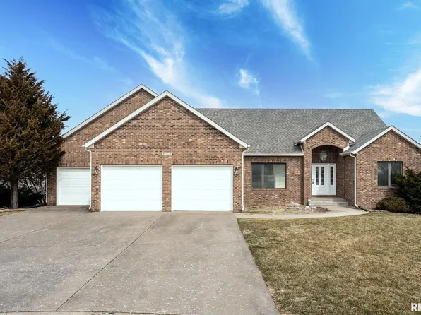 4519 Fairhaven Rd, Davenport, IA 52807